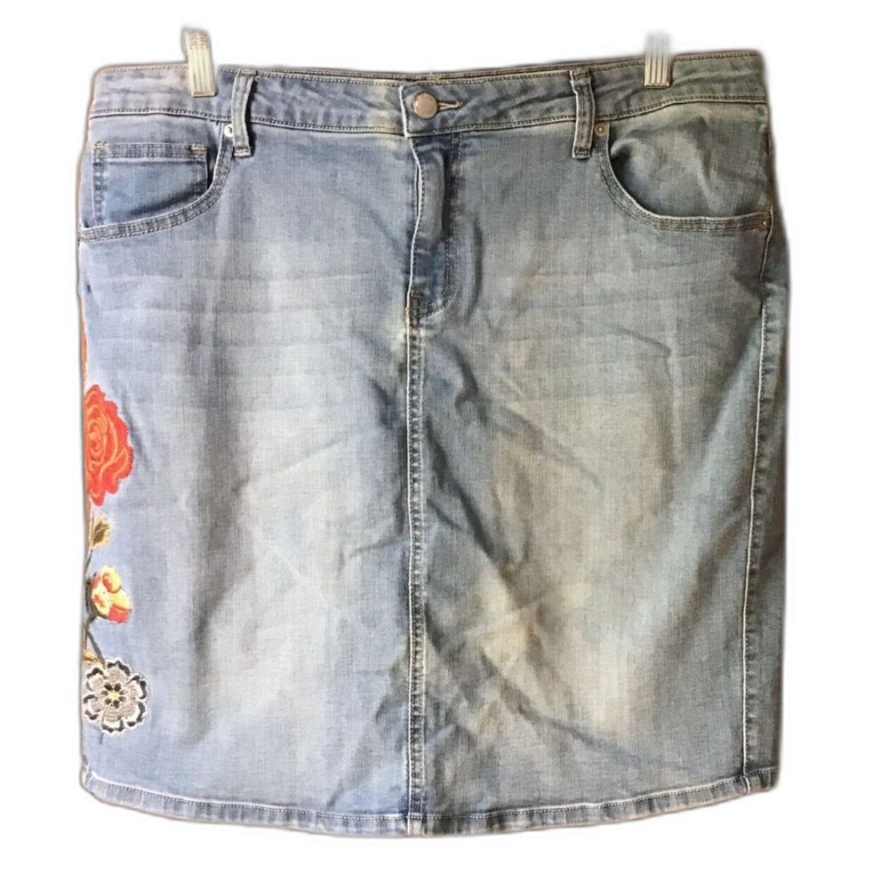 Westport Faded Blue Denim Skirt Size 16 Embroidered Floral Coastal Cowgirl